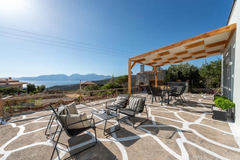 Natural landscape, View (from property/room), Balcony/Terrace, Seating area, Mountain view, Sea view