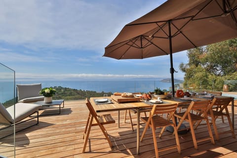 Patio, View (from property/room), Balcony/Terrace, Dining area, Sea view