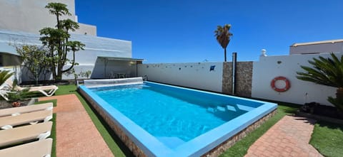 Pool view, Swimming pool, sunbed