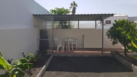 Patio, Garden, Dining area, Garden view