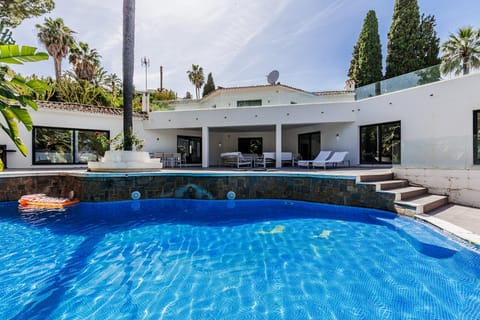 Day, Swimming pool, sunbed