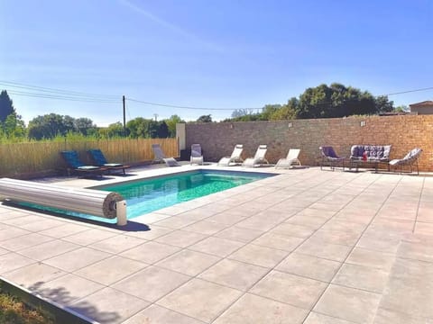 Villa avec piscine chauffée à 5 min d'Uzès - Idéal pour vos vacances en famille Villa in Uzes