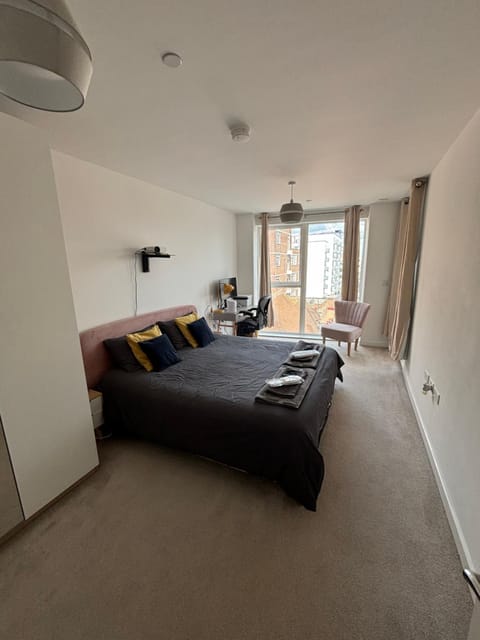 Wonderful en-suite bedroom Vacation rental in Isleworth