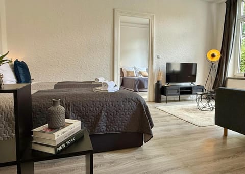 Bed, TV and multimedia, Living room, Seating area, Bedroom