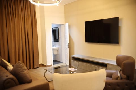 TV and multimedia, Living room, Seating area, Evening entertainment