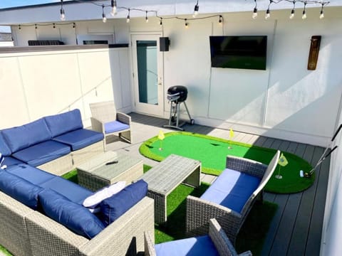 Minigolf, Balcony/Terrace, Seating area, Evening entertainment