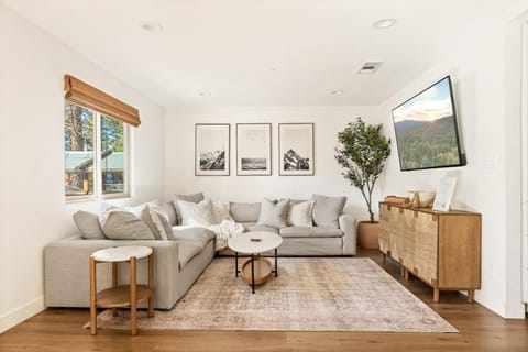 Modern Hideaway in Big Bear Bring the Pups House in Big Bear