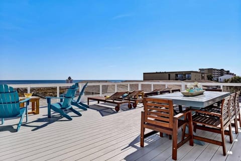 Dukes Beach House - Oceanfront - Huge Deck - Breathtaking Views House in Fernandina Beach