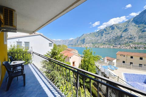 View (from property/room), Balcony/Terrace, Dining area, Sea view