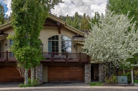 Central Park Townhome 142B House in Ketchum