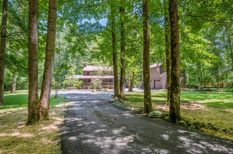 River Lodge By Stony Brook Cabins House in Pittman Center