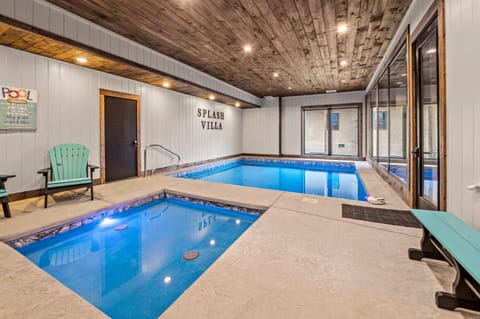 Splash Villa By Stony Brook Cabins House in Pigeon Forge