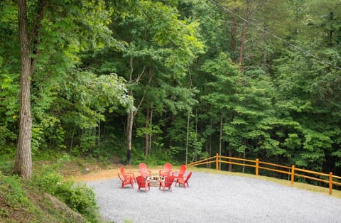 Tennessee Tranquility by Stony Brook Cabins House in Pittman Center