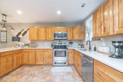 Beavers Bungalow-hot-tub House in Lake Anna