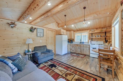 Woodsy Cabin Near Kenai River Great for Anglers! House in Sterling