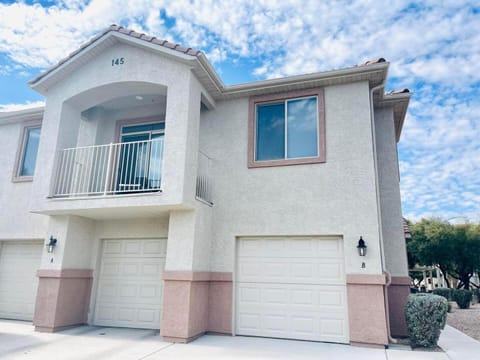 Sharp Mesa Oasis House in Mesquite