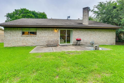 Pearland Home with Patio, 21 Mi to Downtown Houston! Maison in Pearland