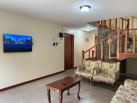 Great house 5 Bedroom 5 Bath House in Banos