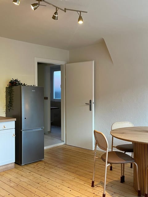 Kitchen or kitchenette, Dining area, kitchen