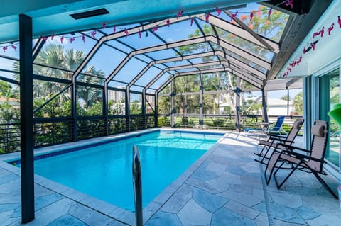 Pool view, Swimming pool, sunbed