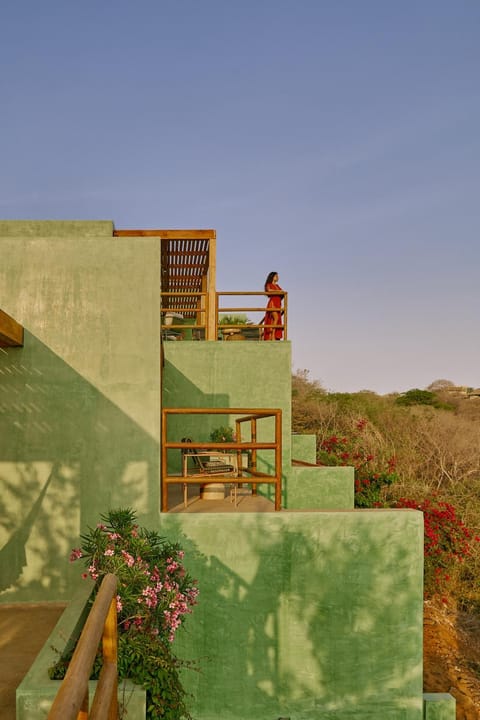 Off site, Balcony/Terrace