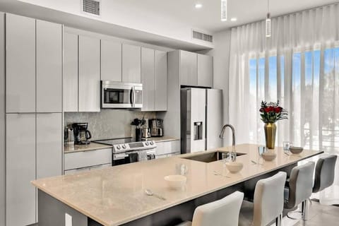 Modern Chic Fort Lauderdale Apartment Near FLL & Beach Apartment in Fort Lauderdale