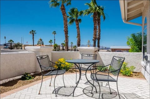 Daytona Beautiful, Spacious, 5 Bedrooms, 4 Bathrooms Big House House in Lake Havasu City