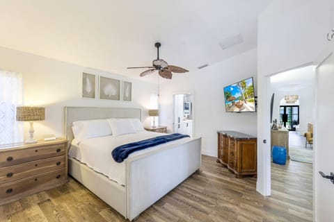 Resort Like Amenities Close to Beach House in North Naples