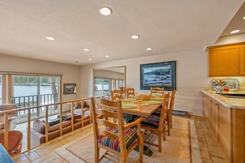 New* Tamarack Bay Classic - Lakefront condo - dock - pool - beach House in Valley County