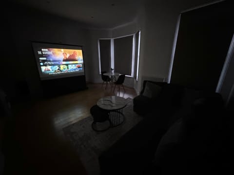 TV and multimedia, Living room, Evening entertainment