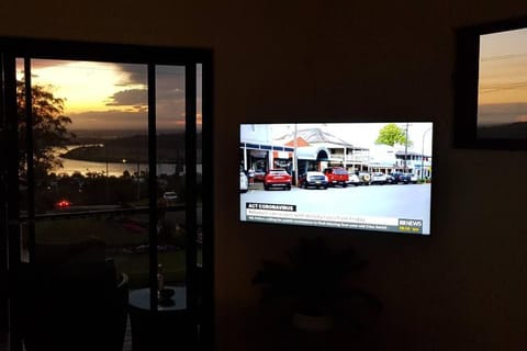 TV and multimedia, Living room, Sunset