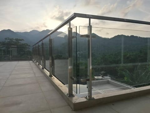 Montana Sense Villa Sentul 3BR - Mountainview Villa in West Java