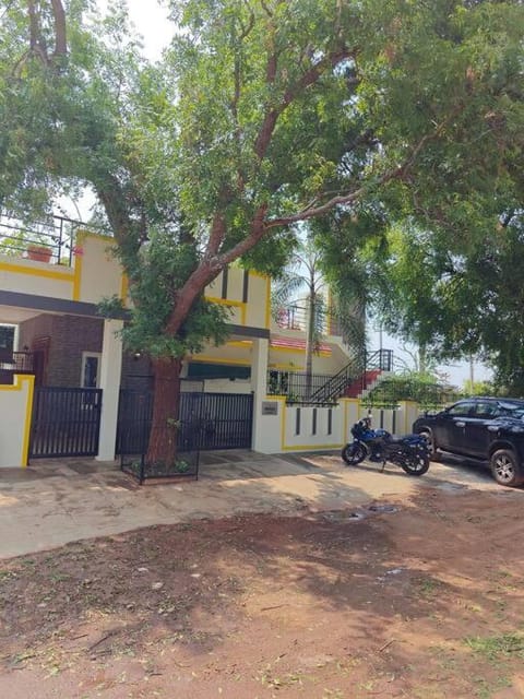 S R Luxurious Fully Ac 3 BHK Bunglow Mysore House in Mysuru