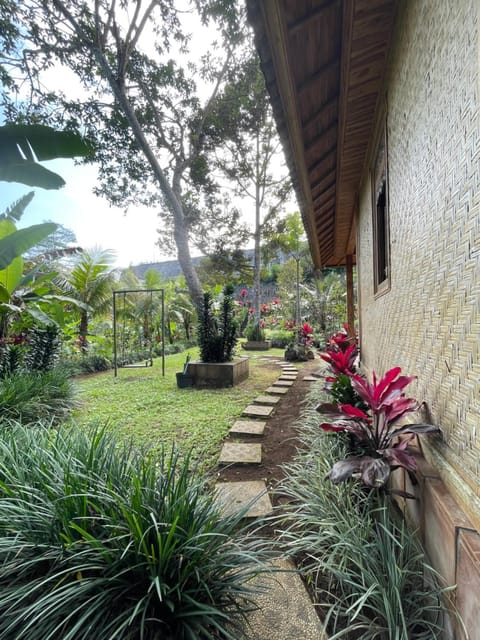 Manada Villa Homestay Vacation rental in Selat