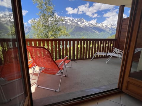 Balcony/Terrace, Mountain view