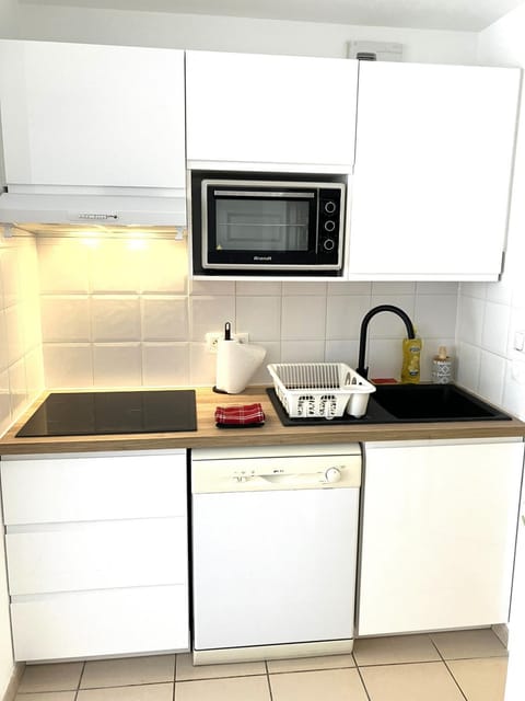 Kitchen or kitchenette, stove