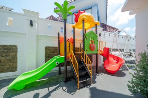 Communal lounge/ TV room, Day, Children play ground, Evening entertainment