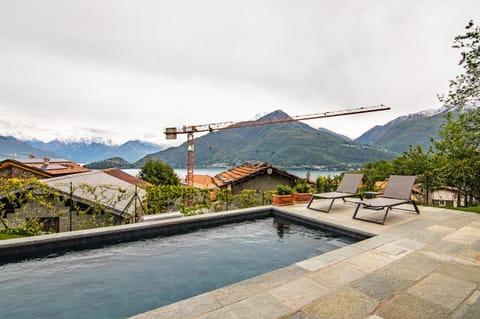 VILLA SANT'ANNA by Curtiaffitti Villa in Province of Lecco