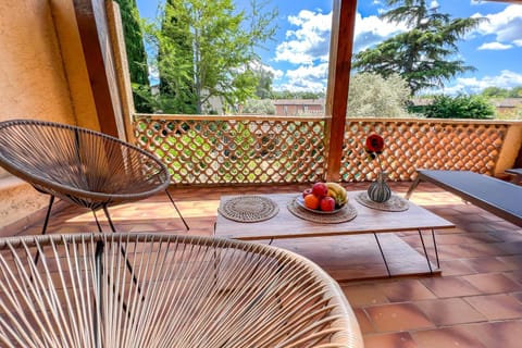 View (from property/room), Balcony/Terrace, Dining area, Garden view