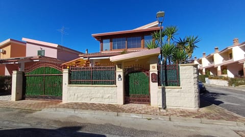 Property building, Neighbourhood, Street view