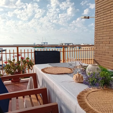 Nearby landmark, Off site, Balcony/Terrace, Beach, Parking, internet