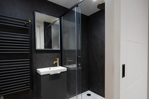 Shower, Bathroom, towels