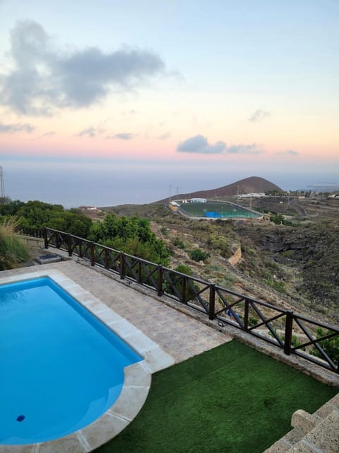 Nearby landmark, Day, Natural landscape, Sea view, Swimming pool, Sunset