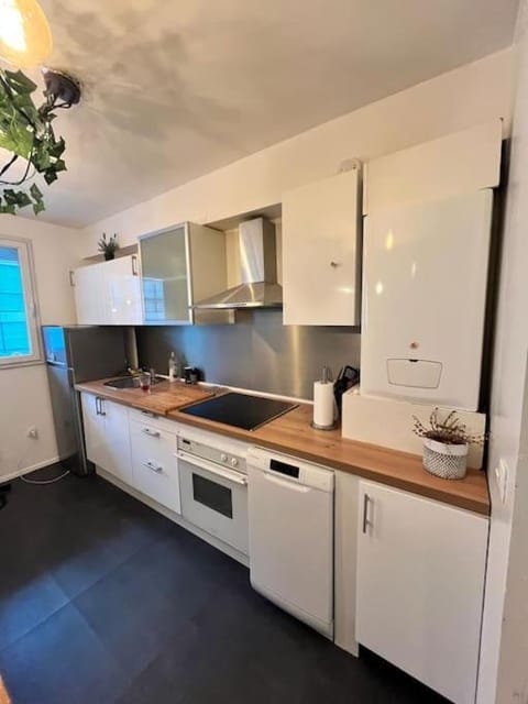 Spacious Chic Parisian House - Paris à porte - Metro 14 - 1 minute walking to subway Apartment in Clichy