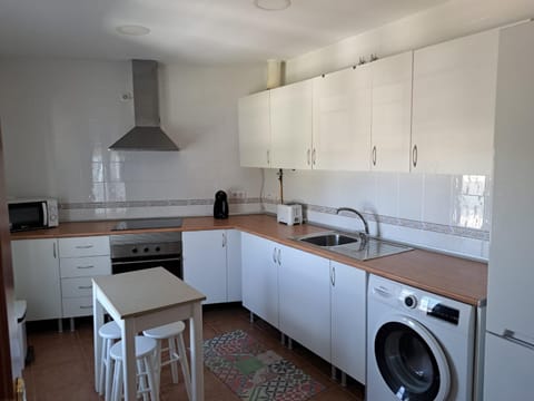 Kitchen or kitchenette, Dining area, oven, stove, washing machine