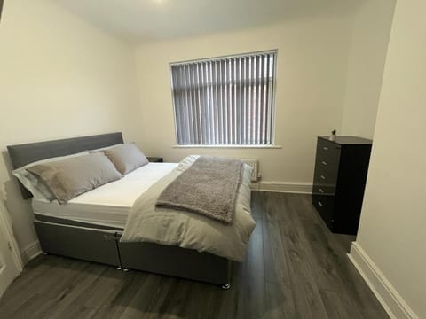 Blue Rain 4 Bed and Breakfast in Liverpool