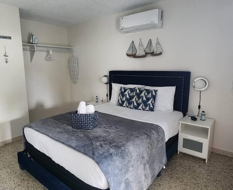 Bed, Photo of the whole room, Bedroom, air conditioner