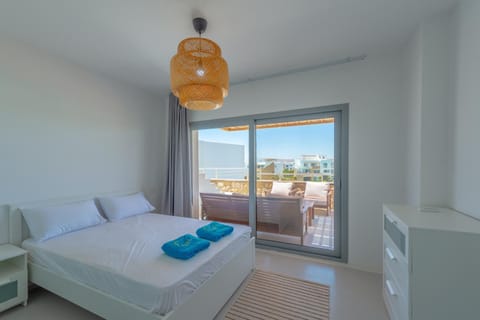 Bed, Natural landscape, View (from property/room), Balcony/Terrace, Photo of the whole room, Bedroom