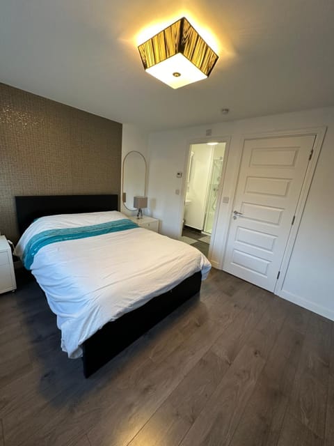 En-suite Double Room in New Development Bed and Breakfast in Dartford