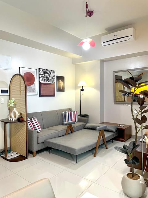 TV and multimedia, Living room, Seating area, air conditioner